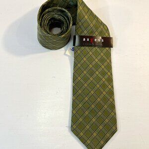 Axcess Claiborne Men's Green Diamond 100% silk Neck Tie - NWT